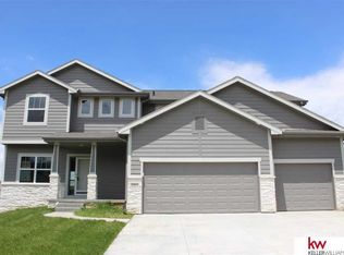 5004 Waterford Ave, Bellevue, NE 68133