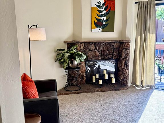 4th image of 2955 Lakeside Dr Unit 202