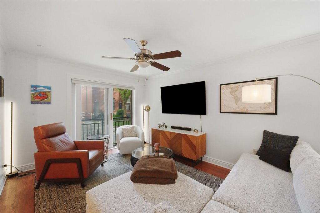 2013 W Crystal St APT 1F, Chicago, IL - View 5