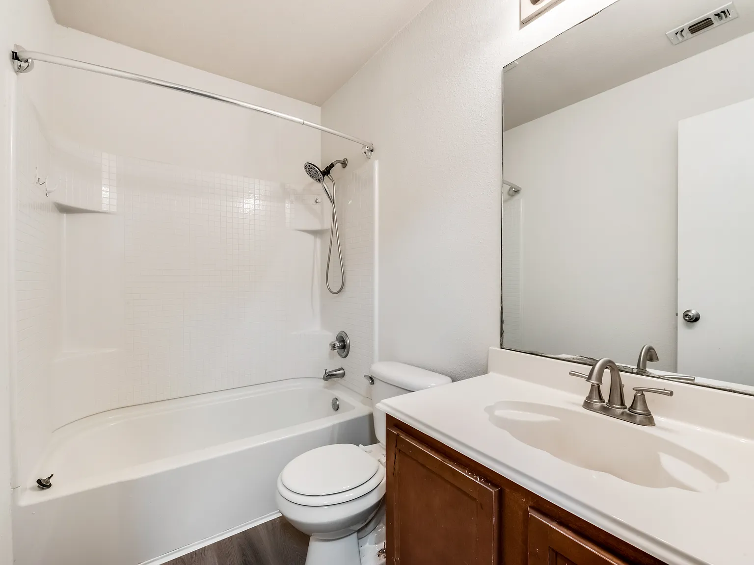 3 bed, 1215 sqft, $1,800 — Photo 2