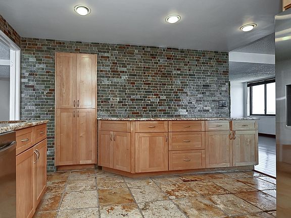 5th image of 2140 Harmon Cove Tower #2140