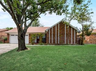 906 Robinwood Ct, Arlington, TX 76017