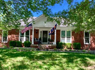 502 Cherry Point Dr, Douglass Hills, KY 40243