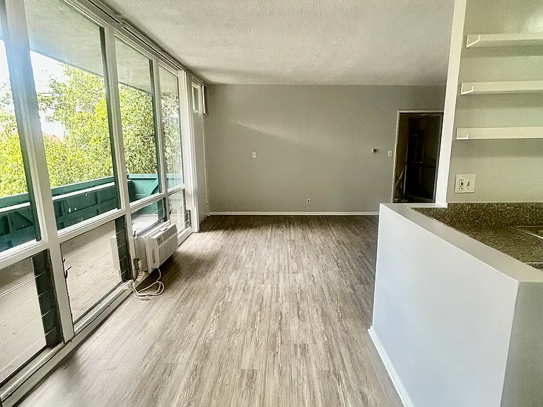 1428 Havenhurst Dr #16 — Photo 8