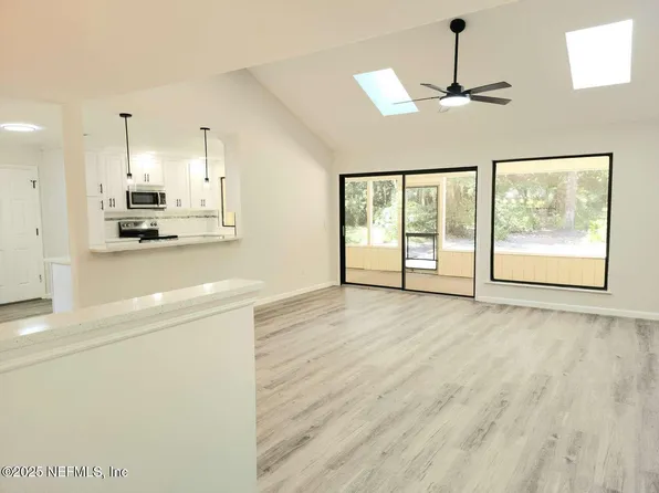 1347 AUTUMN, Fernandina Beach, FL 32034