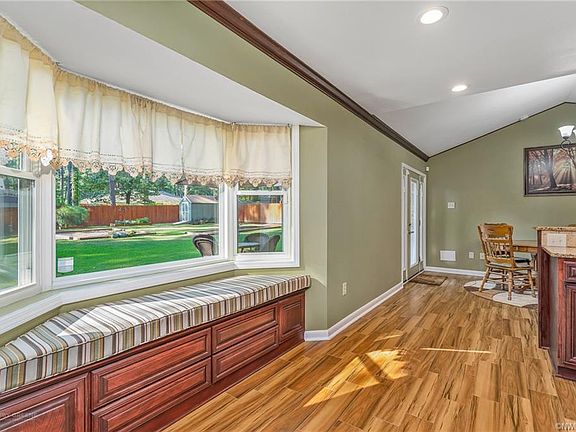 4th image of 202 Pine Lake Dr