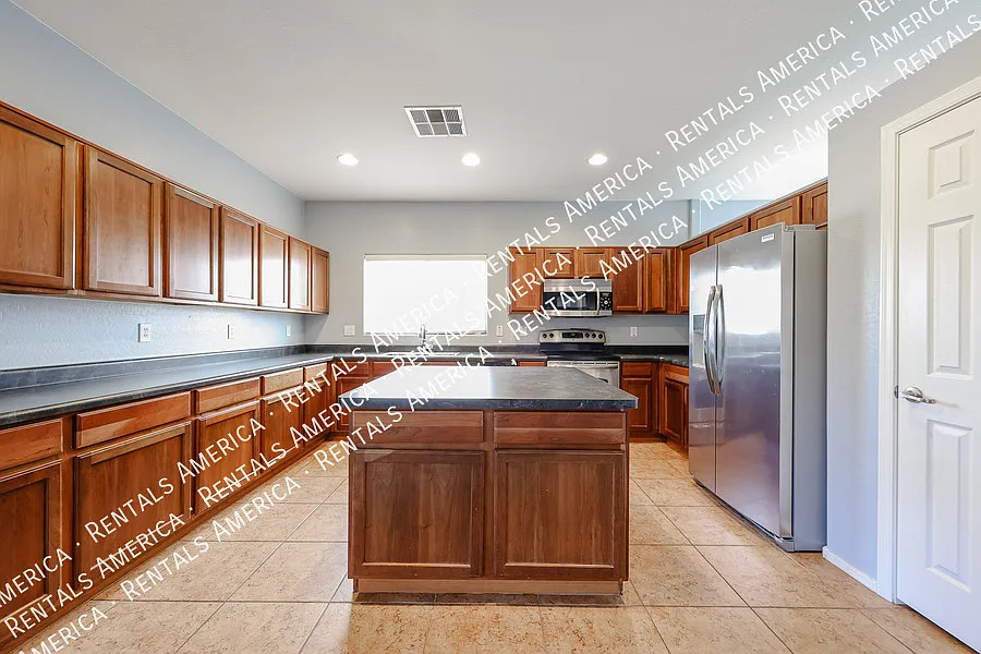 Charming 3-Bedroom Home for Rent in Maricopa! — Photo 2