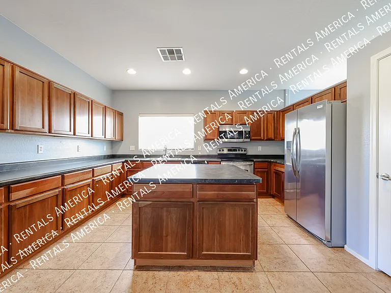 18166 N Jameson Dr — Photo 2