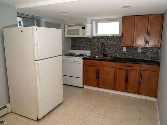 3rd image of 14 Dale Dr