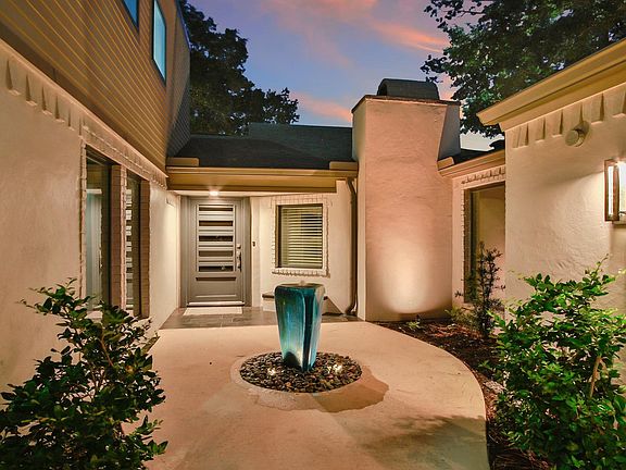 2nd image of 11918 Beverly Dr