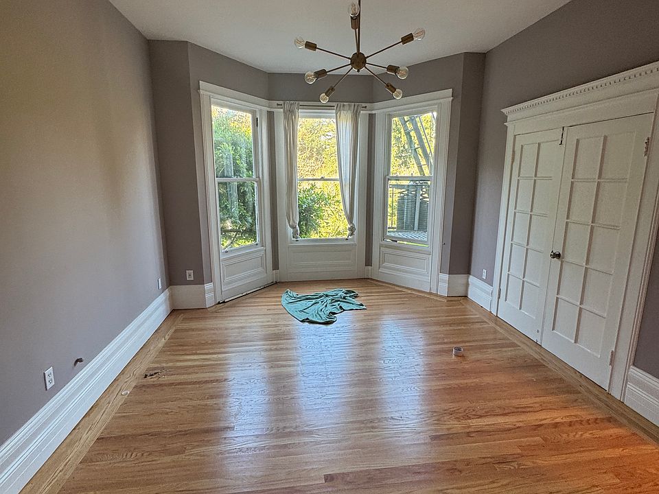 1st image of 1361 Oak St #1