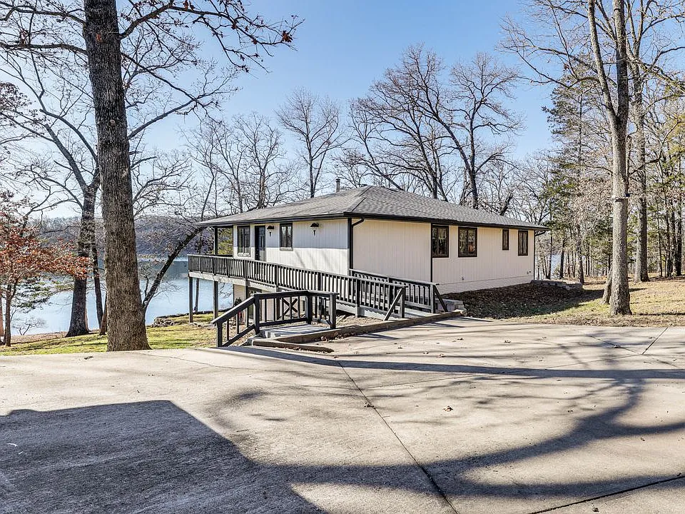 24311 Raintree Ln