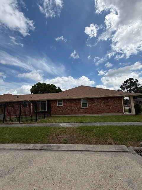 Building Photo - 7831 Allison Rd