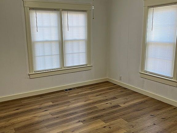 5th image of 301 S Desloge Dr