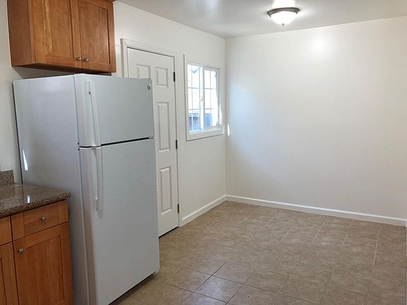 5th image of 417 Lake St
