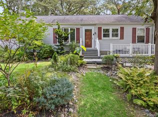 7 Dillmont Dr, Smithtown, NY 11787