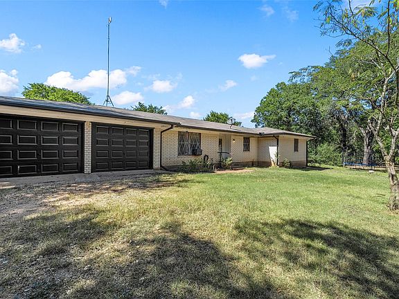 2nd image of 483 Nicole Ln