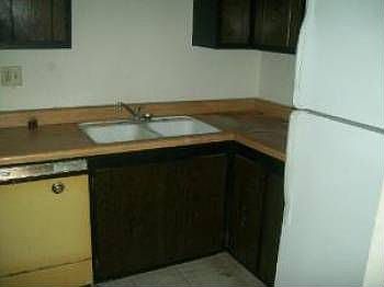 4th image of 1029 Des Plaines Ave #104