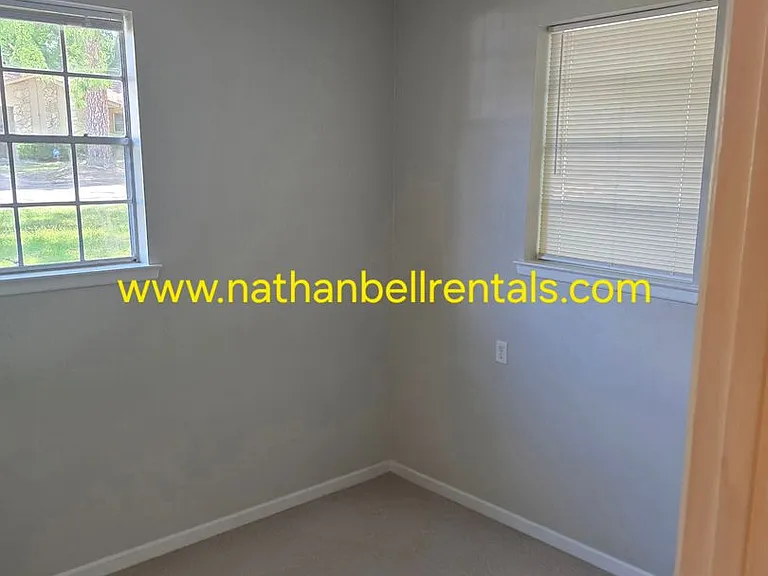 1075 22nd St NE — Photo 8