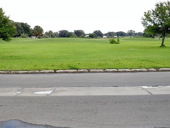 3rd image of 10 Country Club Ln