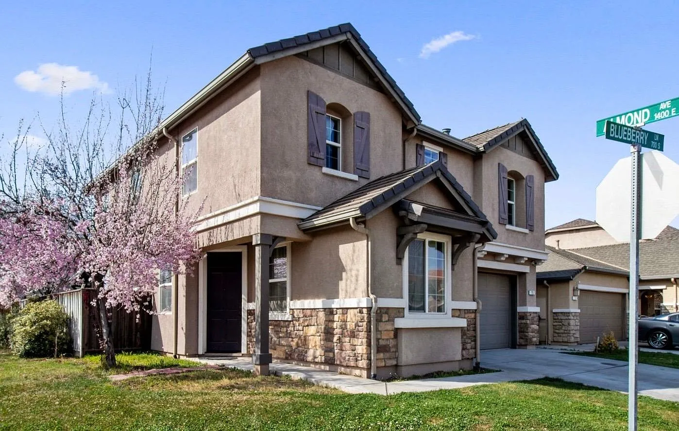 792 Blueberry Ln photo 1