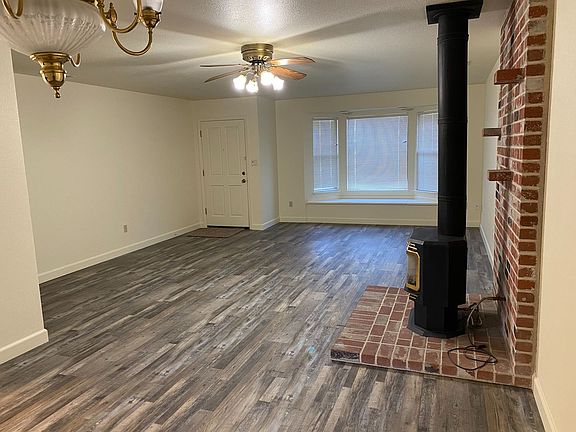 4th image of 2524 Bayberry Dr
