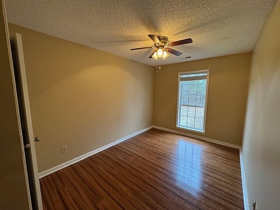 4th image of 250 Howard Dr