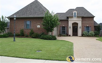 Custom Home on Cul-de-sac