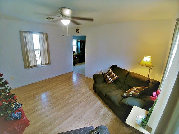 4th image of 211 Saint Charles St