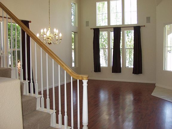 4th image of 486 Esplanade Ln