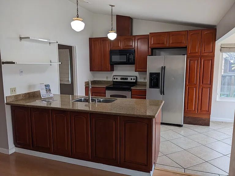 908 Labrador Way — Photo 4