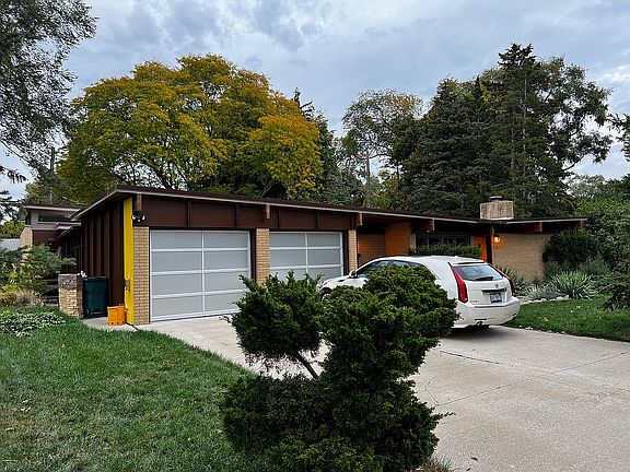 2nd image of 18050 Kinross Ave