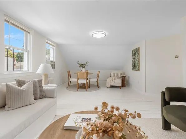 27 Dean Ave #3, Newport, RI 02840