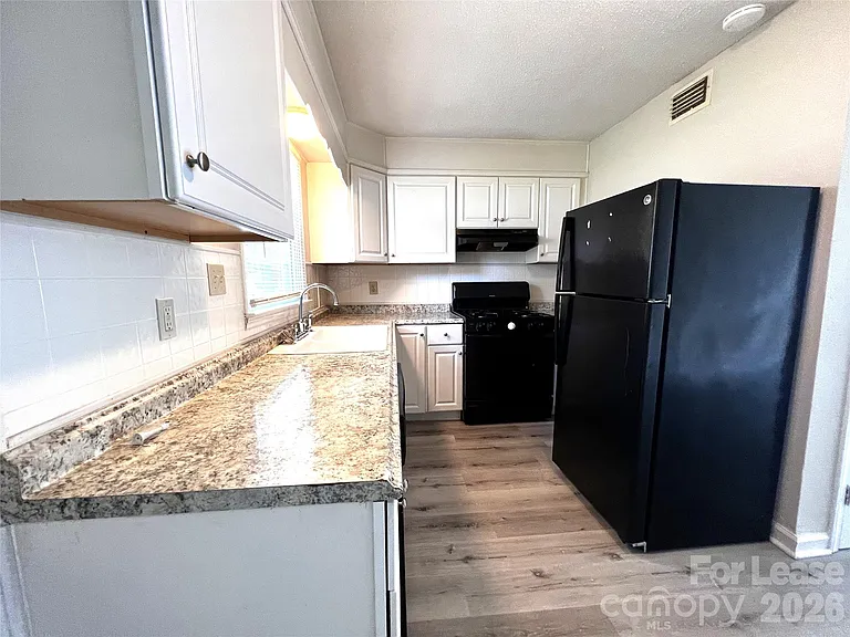 900 Junius St #C — Photo 6