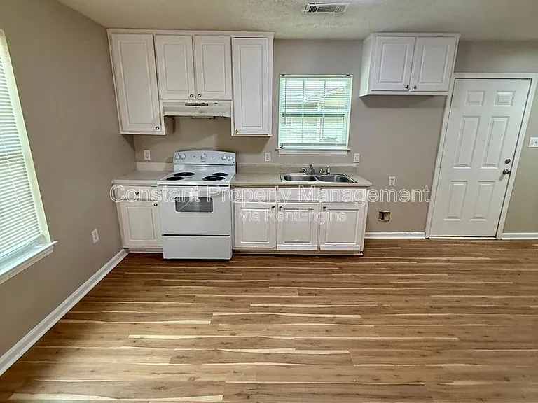701 English St — Photo 3