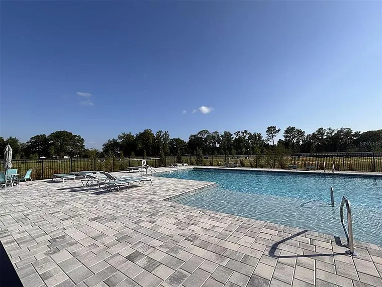 8241 SW 67th Ave — Photo 4