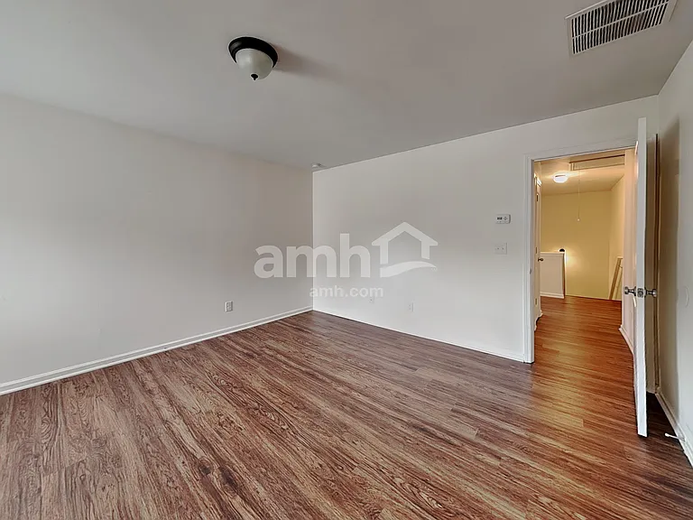 350 Scotland Dr — Photo 7
