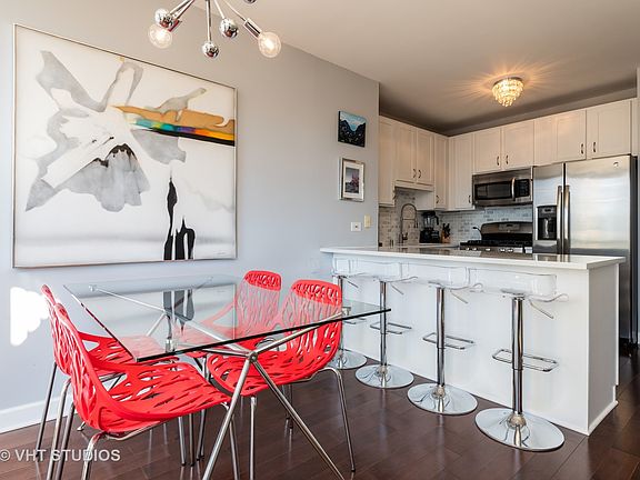 5th image of 645 N Kingsbury St APT 1604