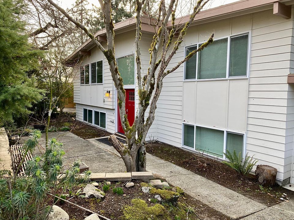 1st image of 227 152nd Pl SE