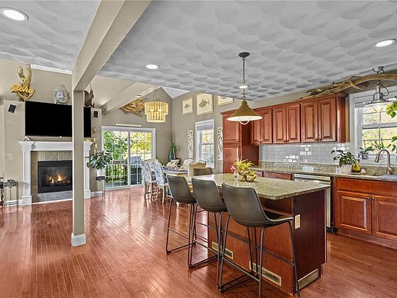 4th image of 21 Orchard Ave