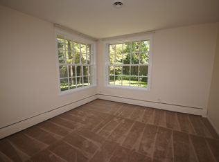 409 E Illinois Rd, Lake Forest, IL 60045