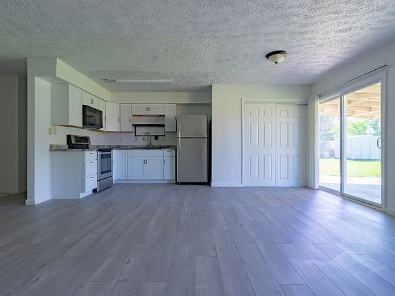 5th image of 3533 Holly Cir
