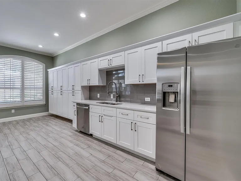 4068 Winsor Dr — Photo 9