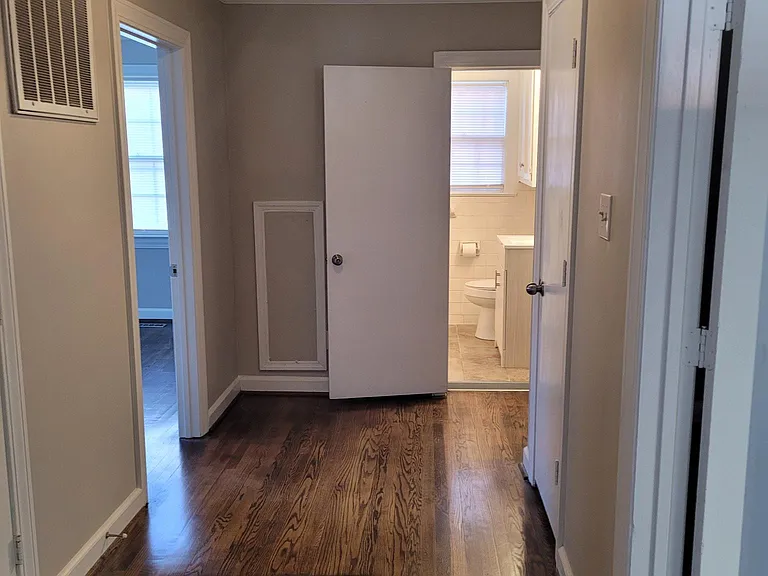 910 Edwards Ave — Photo 14