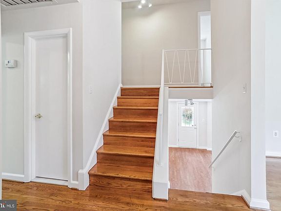 5th image of 3909 Woodlawn Rd