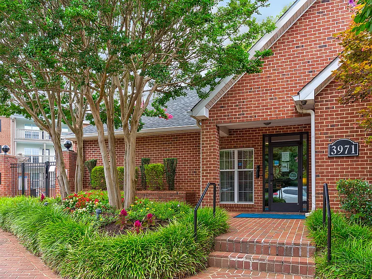 Deep River Pointe — Photo 16