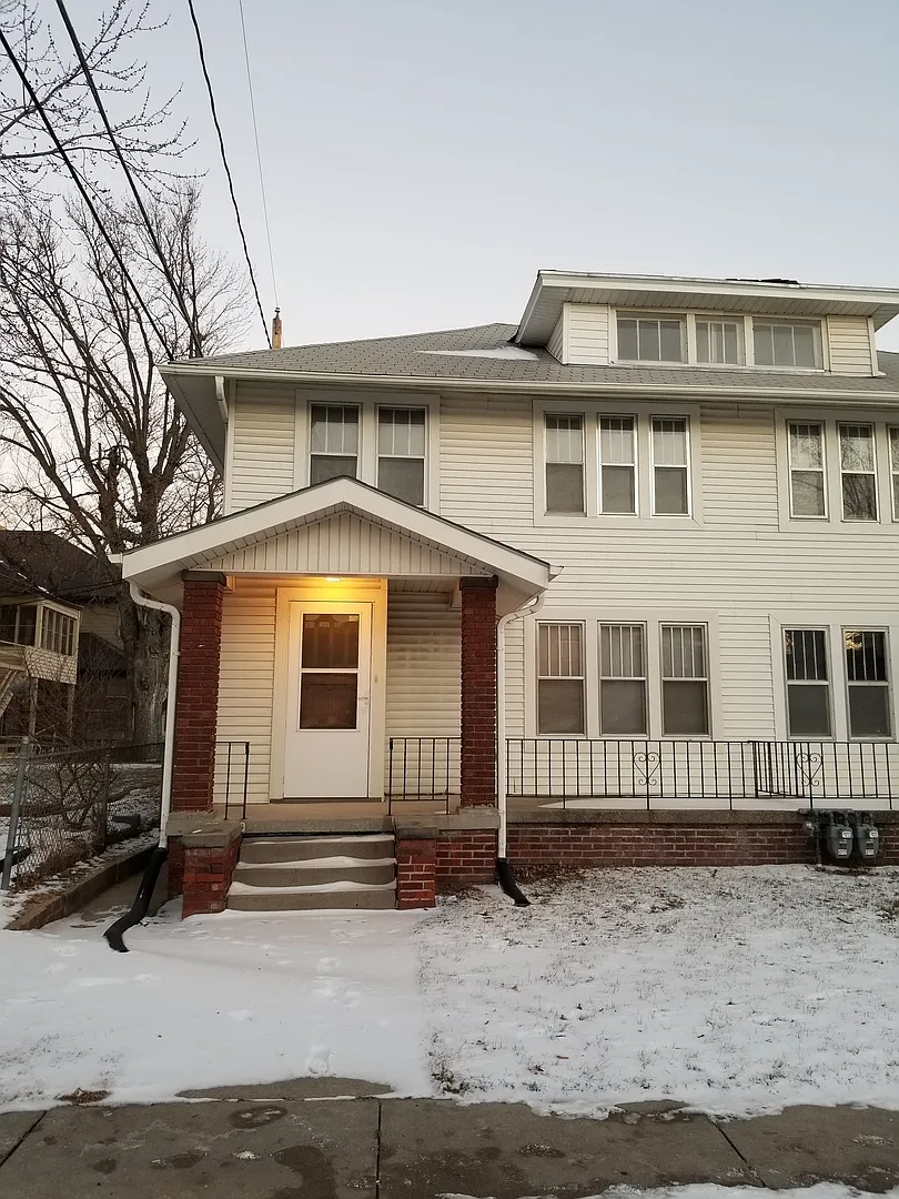 Dewey — Photo 1