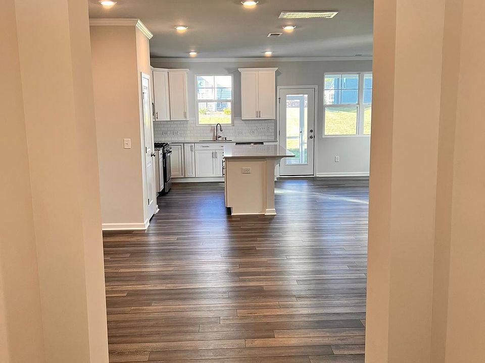 1st image of 1015 Gemma Dr