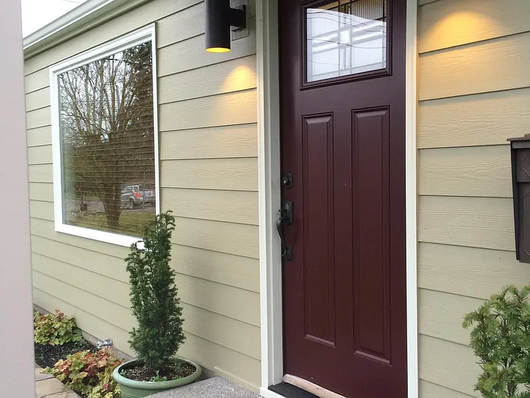 8225 California Ave SW — Photo 2