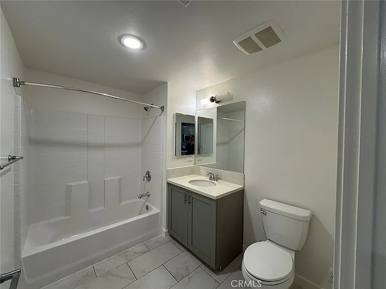 1025 S Berendo St #404 — Photo 16